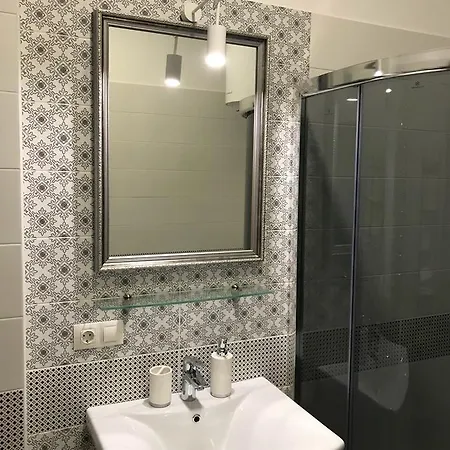 Apartment דירה *